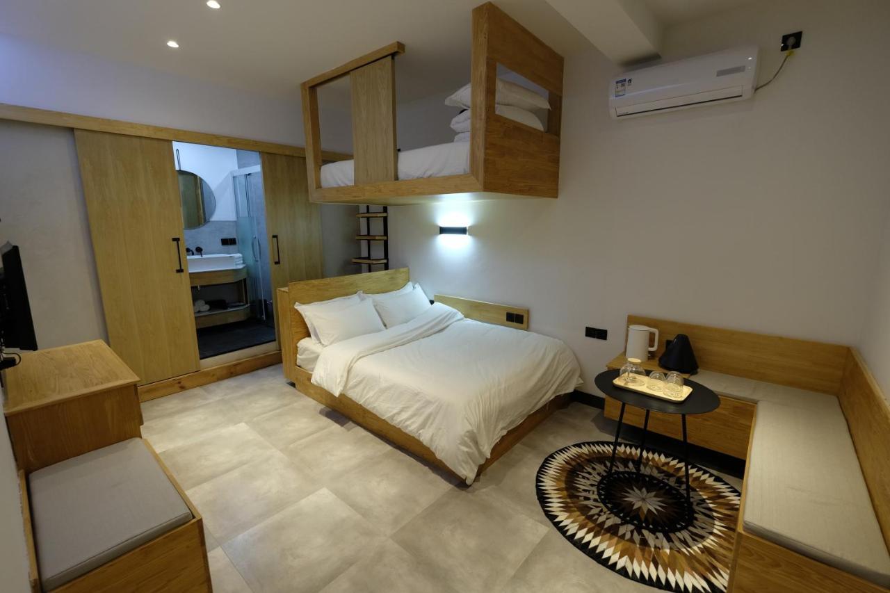 Dali Loft Travelling With Hostel Экстерьер фото